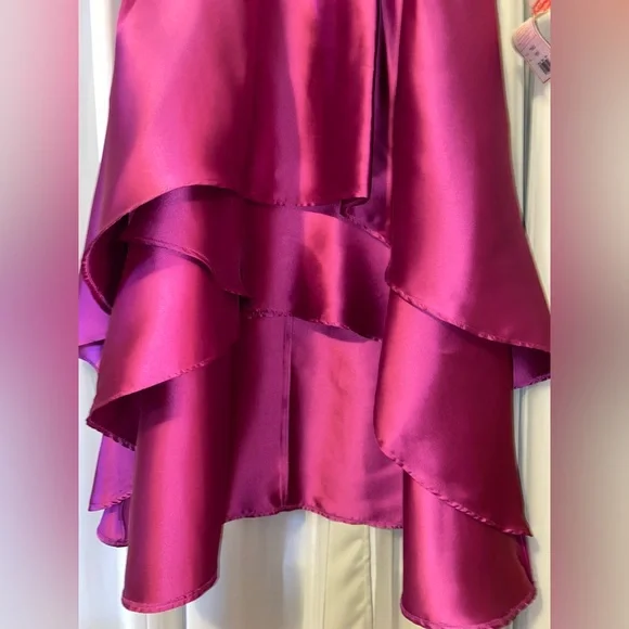 Brand: EY
Size: 16W, PTP- 22”, Length (front)- 22” (back)- 54”
Color: Fuschia - Picture 2 of 3